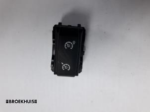Gebruikte Schakelaar Renault Megane III Grandtour (KZ) 1.5 dCi 110 Prijs € 10,00 Margeregeling aangeboden door Autobedrijf Broekhuis B.V.