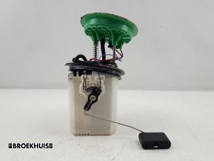 Gebruikte Tank element Pomp Volkswagen Golf VII Variant (AUVV) 1.0 TSI 12V BlueMotion Technology Prijs € 25,00 Margeregeling aangeboden door Autobedrijf Broekhuis B.V.