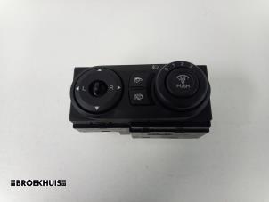 Gebruikte Schakelaar Spiegel Chevrolet Captiva (C140) 2.2 D 16V 4x4 Prijs € 20,00 Margeregeling aangeboden door Autobedrijf Broekhuis B.V.