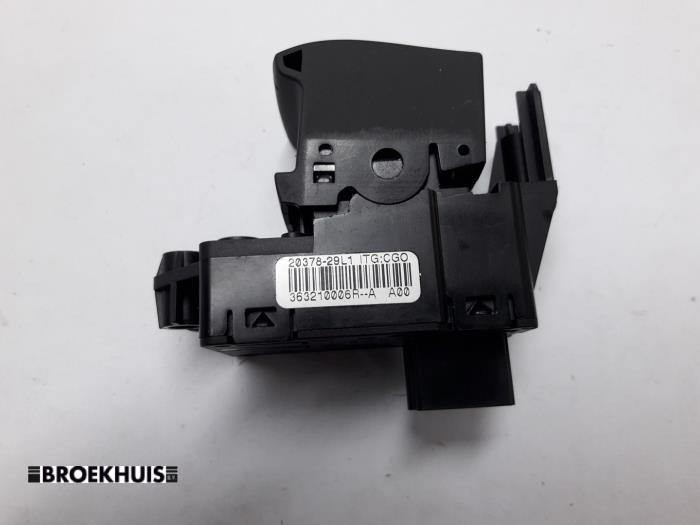Handrem schakelaar van een Renault Scénic III (JZ) 1.6 Energy dCi 130 2012