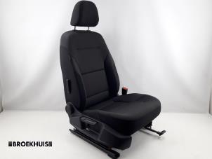 Gebruikte Voorstoel rechts Volkswagen Golf VII (AUA) 1.0 TSI 12V BlueMotion Prijs € 150,00 Margeregeling aangeboden door Autobedrijf Broekhuis B.V.