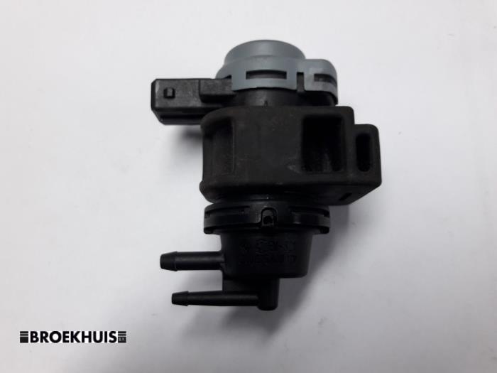 Gebruikte Turbo Overdrukklep Renault Scénic II (JM) 1.5 dCi 105 Prijs € 15,00 Margeregeling aangeboden door Autobedrijf Broekhuis B.V.