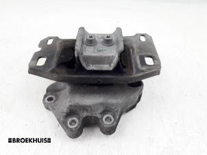 Gebruikte Versnellingsbak Steun Peugeot 308 SW (L4/L9/LC/LJ/LR) 1.6 BlueHDi 120 Prijs € 35,00 Margeregeling aangeboden door Autobedrijf Broekhuis B.V.