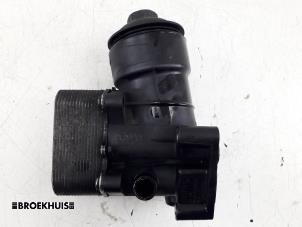 Gebruikte Oliefilterhuis Volkswagen Transporter T5 2.0 TDI DRF Prijs € 48,40 Inclusief btw aangeboden door Autobedrijf Broekhuis B.V.