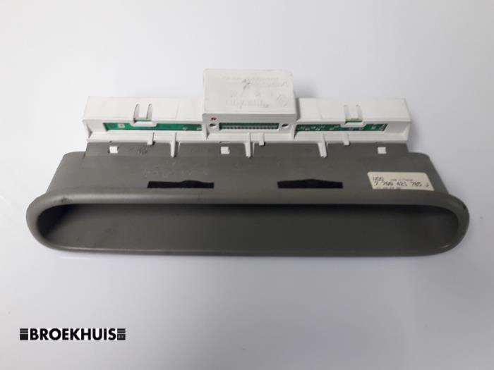 Gebruikte Display Interieur Renault Twingo (C06) 1.2 Prijs € 15,00 Margeregeling aangeboden door Autobedrijf Broekhuis B.V.