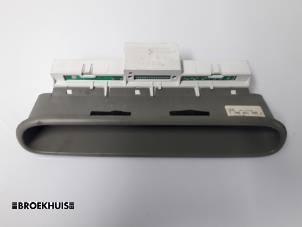 Gebruikte Display Interieur Renault Twingo (C06) 1.2 Prijs € 15,00 Margeregeling aangeboden door Autobedrijf Broekhuis B.V.