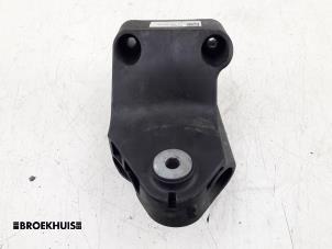 Gebruikte Motorrubber Mercedes C (W205) C-200d 1.6 Turbo 16V Prijs € 35,00 Margeregeling aangeboden door Autobedrijf Broekhuis B.V.