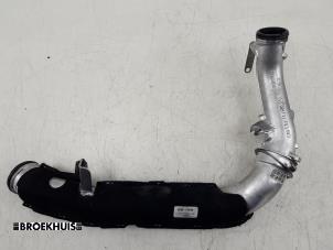 Gebruikte Intercooler Buis Mercedes C (W205) C-200d 1.6 Turbo 16V Prijs € 50,00 Margeregeling aangeboden door Autobedrijf Broekhuis B.V.