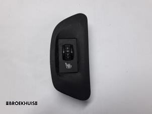 Gebruikte Stoelverwarmings Schakelaar Peugeot 407 (6D) 2.0 16V Prijs € 5,00 Margeregeling aangeboden door Autobedrijf Broekhuis B.V.