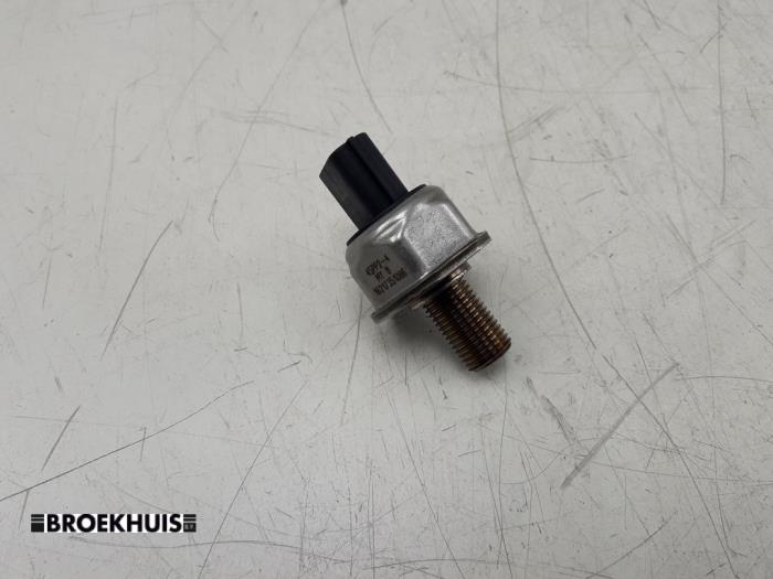 Gebruikte Oliedruk sensor Renault Clio IV (5R) 0.9 Energy TCE 90 12V Prijs € 15,00 Margeregeling aangeboden door Autobedrijf Broekhuis B.V.