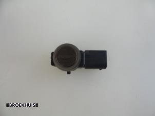 Gebruikte PDC Sensor Peugeot 308 SW (L4/L9/LC/LJ/LR) 1.6 BlueHDi 120 Prijs € 20,00 Margeregeling aangeboden door Autobedrijf Broekhuis B.V.