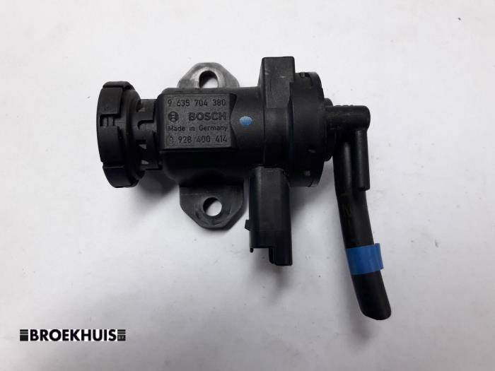 Gebruikte Turbo Overdrukklep Peugeot 206 (2A/C/H/J/S) 2.0 XS,XT HDi Prijs € 10,00 Margeregeling aangeboden door Autobedrijf Broekhuis B.V.