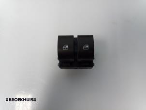 Gebruikte Schakelaar Elektrisch Raam Fiat Bravo (198A) 1.6 JTD Multijet 105 Prijs op aanvraag aangeboden door Autobedrijf Broekhuis B.V.