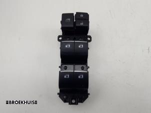 Gebruikte Schakelaar Elektrisch Raam Toyota C-HR (X1,X5) 1.8 16V Hybrid Prijs € 70,00 Margeregeling aangeboden door Autobedrijf Broekhuis B.V.