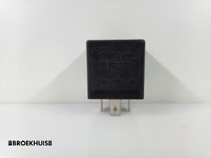 Gebruikte Richtingaanwijzer relais Porsche 911 (964) Prijs € 10,00 Margeregeling aangeboden door Autobedrijf Broekhuis B.V.