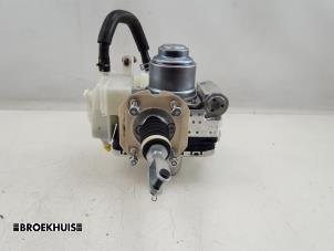 Gebruikte ABS Pomp Mazda CX-30 (DM) 2.0 e-SkyActiv X 186 M Hybrid 16V Prijs € 750,00 Margeregeling aangeboden door Autobedrijf Broekhuis B.V.