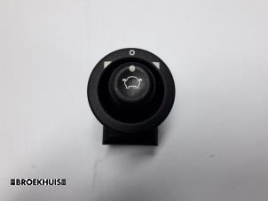 Gebruikte Spiegel Schakelaar Ford Ka II 1.2 Prijs € 7,50 Margeregeling aangeboden door Autobedrijf Broekhuis B.V.