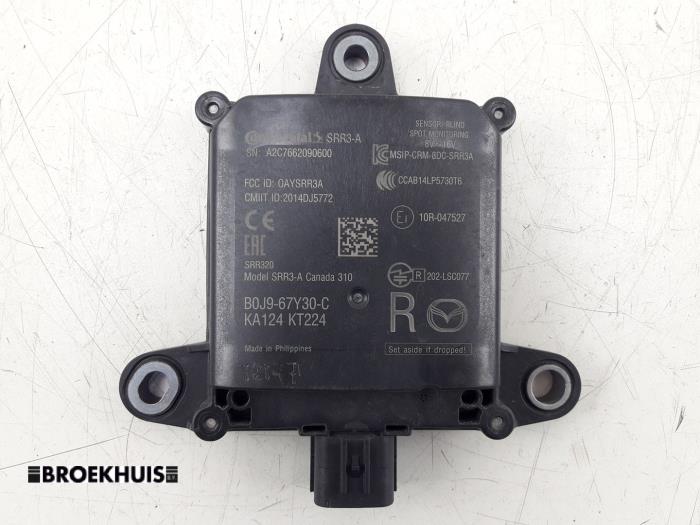 Gebruikte Dode hoek sensor Mazda CX-30 (DM) 2.0 e-SkyActiv X 186 M Hybrid 16V Prijs € 275,00 Margeregeling aangeboden door Autobedrijf Broekhuis B.V.