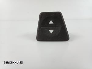 Gebruikte Ruit schakelaar elektrisch Fiat Panda (169) 1.2, Classic Prijs € 5,00 Margeregeling aangeboden door Autobedrijf Broekhuis B.V.