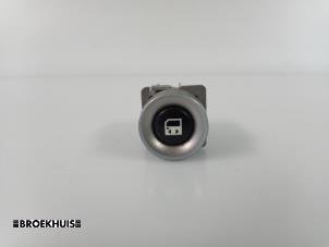 Gebruikte Schuifdeur schakelaar Citroen C8 (EA/EB) 2.0 HPi 16V Prijs € 5,00 Margeregeling aangeboden door Autobedrijf Broekhuis B.V.