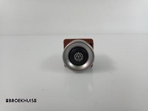 Gebruikte ESP Schakelaar Citroen C8 (EA/EB) 2.0 HPi 16V Prijs € 5,00 Margeregeling aangeboden door Autobedrijf Broekhuis B.V.