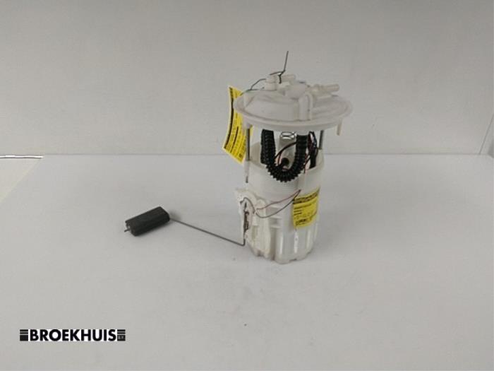 Gebruikte Tank element Pomp Renault Megane II Grandtour (KM) 1.5 dCi 105 FAP Prijs € 60,00 Margeregeling aangeboden door Autobedrijf Broekhuis B.V.