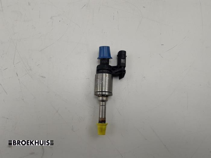 Injector (benzine injectie) van een Volkswagen Golf VII Variant (AUVV) 1.2 TSI BlueMotion 16V 2014