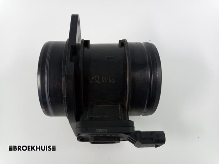 Gebruikte Luchtmassameter Volkswagen Passat Variant (3G5) 1.6 TDI 16V Prijs € 25,00 Margeregeling aangeboden door Autobedrijf Broekhuis B.V.