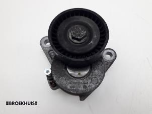 Gebruikte Spanrol Multiriem Volkswagen Passat Variant (3G5) 1.6 TDI 16V Prijs € 20,00 Margeregeling aangeboden door Autobedrijf Broekhuis B.V.