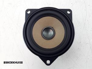 Gebruikte Luidspreker BMW 3 serie (F30) 320i 2.0 16V Prijs € 10,00 Margeregeling aangeboden door Autobedrijf Broekhuis B.V.