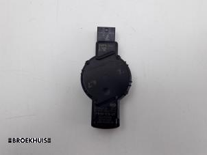 Gebruikte Regensensor BMW 3 serie (F30) 320i 2.0 16V Prijs € 50,00 Margeregeling aangeboden door Autobedrijf Broekhuis B.V.