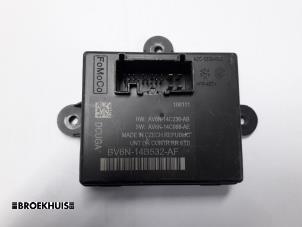 Gebruikte Deur module Ford Focus 3 1.6 EcoBoost 16V Prijs € 25,00 Margeregeling aangeboden door Autobedrijf Broekhuis B.V.