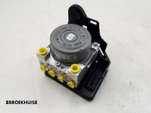 Gebruikte ABS Pomp Volkswagen Golf VII (AUA) 1.4 GTE 16V Prijs € 75,00 Margeregeling aangeboden door Autobedrijf Broekhuis B.V.