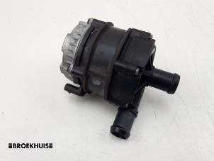 Gebruikte Waterpomp Volkswagen Golf VII (AUA) 1.4 GTE 16V Prijs € 25,00 Margeregeling aangeboden door Autobedrijf Broekhuis B.V.