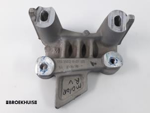 Gebruikte Motorsteun Opel Corsa F (UB/UH/UP) Electric, Corsa-e 50kWh Prijs € 30,00 Margeregeling aangeboden door Autobedrijf Broekhuis B.V.