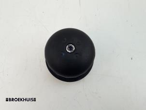 Gebruikte Oliedop Volvo V40 (MV) 2.0 D2 16V Prijs € 25,00 Margeregeling aangeboden door Autobedrijf Broekhuis B.V.