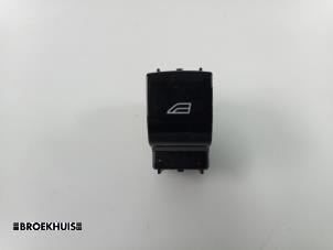 Gebruikte Raam schakelaar elektrisch Polestar Polestar 2 78kWh Long Range Dual Motor Prijs € 15,00 Margeregeling aangeboden door Autobedrijf Broekhuis B.V.