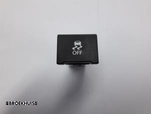 Gebruikte ESP Schakelaar Hyundai i20 1.2i 16V Prijs € 10,00 Margeregeling aangeboden door Autobedrijf Broekhuis B.V.