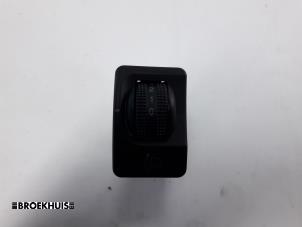 Gebruikte Schakelaar Koplamp Ihv Hyundai Trajet 2.0 16V Prijs € 7,50 Margeregeling aangeboden door Autobedrijf Broekhuis B.V.