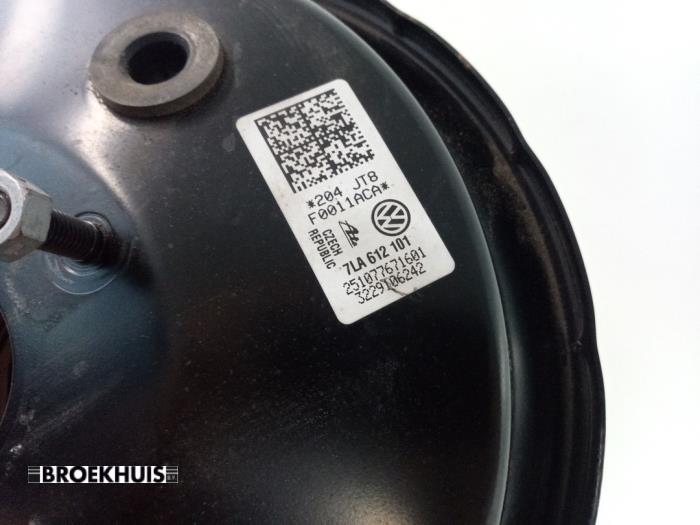 Rembekrachtiger van een Volkswagen Transporter T6 2.0 TDI 150 2020