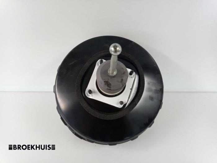 Rembekrachtiger van een Volkswagen Transporter T6 2.0 TDI 150 2020