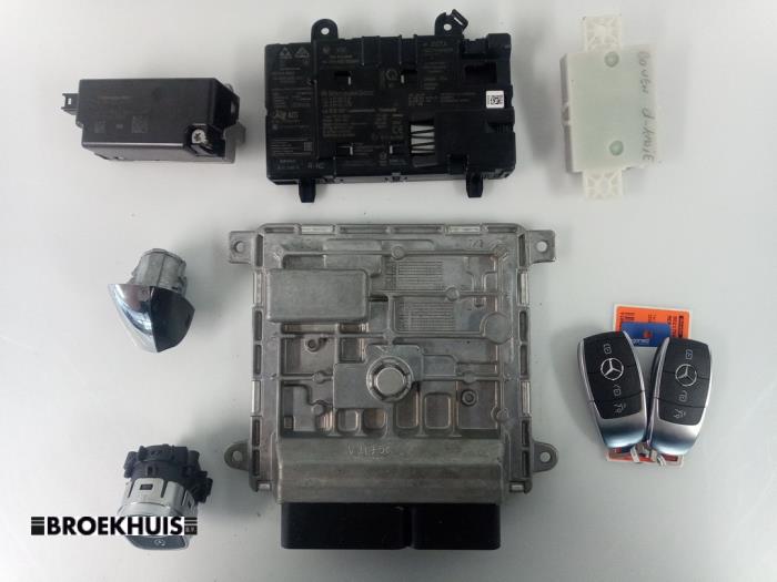 Inspuitcomputer van een Mercedes-Benz GLB (247.6) 1.3 GLB-200 Turbo 16V 2023