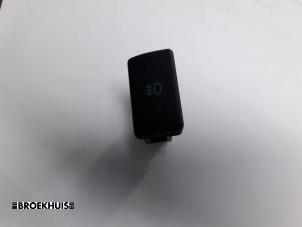 Gebruikte Mistlamp Schakelaar Hyundai Trajet Prijs € 5,00 Margeregeling aangeboden door Autobedrijf Broekhuis B.V.