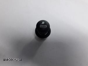 Gebruikte Aansteker Hyundai Trajet 2.0 16V Prijs € 3,50 Margeregeling aangeboden door Autobedrijf Broekhuis B.V.