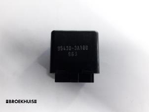 Gebruikte Relais Hyundai Trajet 2.0 CRDi 16V Prijs € 10,00 Margeregeling aangeboden door Autobedrijf Broekhuis B.V.