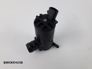 Gebruikte Ruitensproeierpomp voor Hyundai Trajet 2.0 CRDi 16V Prijs € 10,00 Margeregeling aangeboden door Autobedrijf Broekhuis B.V.