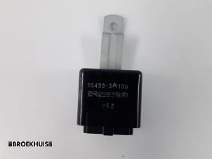 Gebruikte Relais Hyundai Trajet 2.0 16V Prijs € 10,00 Margeregeling aangeboden door Autobedrijf Broekhuis B.V.