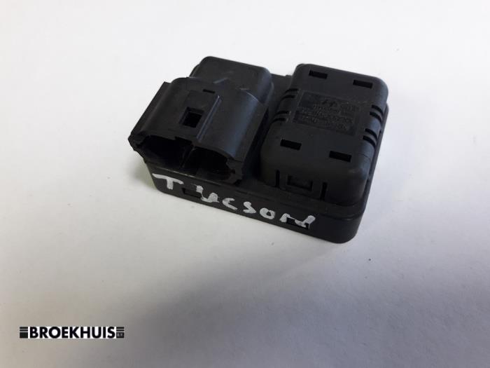 Gebruikte Luchtkwaliteit sensor Hyundai Tucson (JM) 2.0 16V CVVT 4x2 Prijs € 10,00 Margeregeling aangeboden door Autobedrijf Broekhuis B.V.