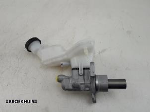 Gebruikte Hoofdremcilinder Mercedes GLB (247.6) 1.3 GLB-200 Turbo 16V Prijs € 50,00 Margeregeling aangeboden door Autobedrijf Broekhuis B.V.