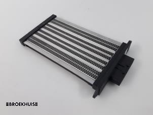 Gebruikte Kachel Verwarmingselement Hyundai i30 Crosswagon (WWH) 1.6 CRDi 16V VGT HP Prijs € 35,00 Margeregeling aangeboden door Autobedrijf Broekhuis B.V.